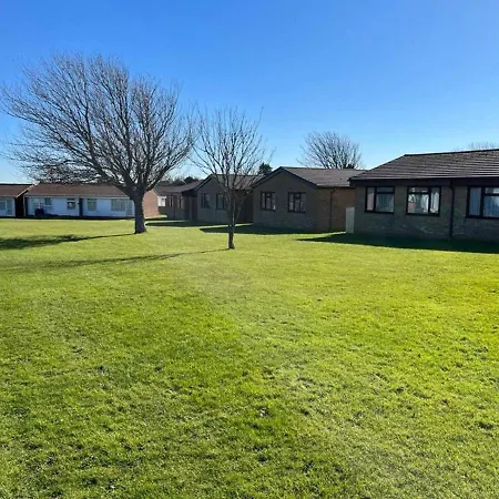 Lovely 5 Person Chalet In St Margaret'S At Cliffe Exterior foto