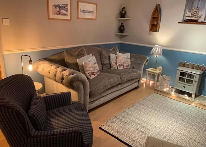 Lovely 5 Person Chalet In St Margaret\'S At Cliffe