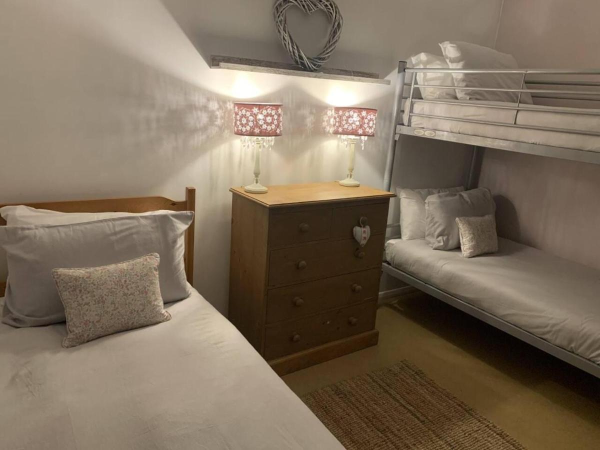Chalet Lovely 5 Person In Saint Margaret's at Cliffe